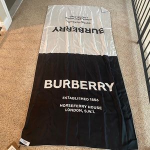 Silk Burberry Horseferry House scarf